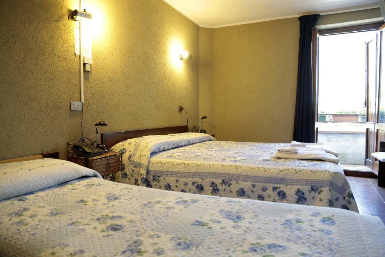 Hotel Rondanino Lanzo dʼIntelvi Buitenkant foto